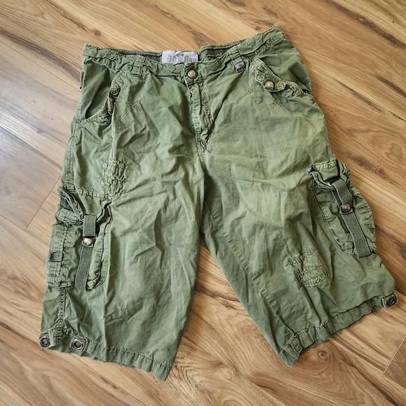 XRay Military Green Cargo Shorts, Size 40 - Picture 1 of 4